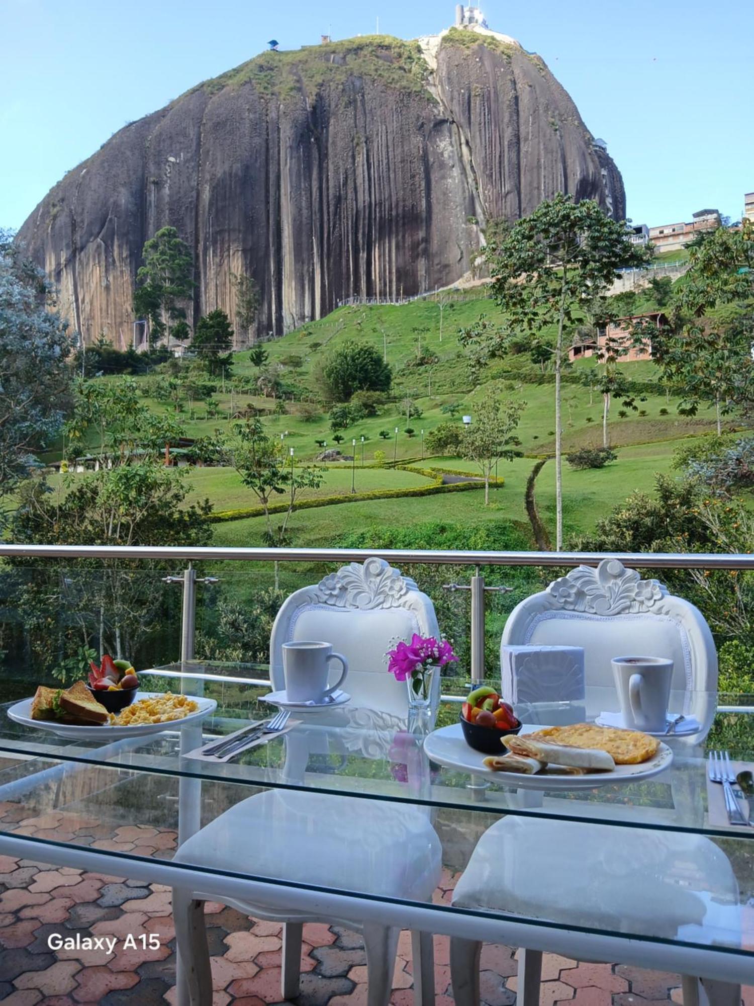 Piedra Del Penol Hotel Guatape Ngoại thất bức ảnh